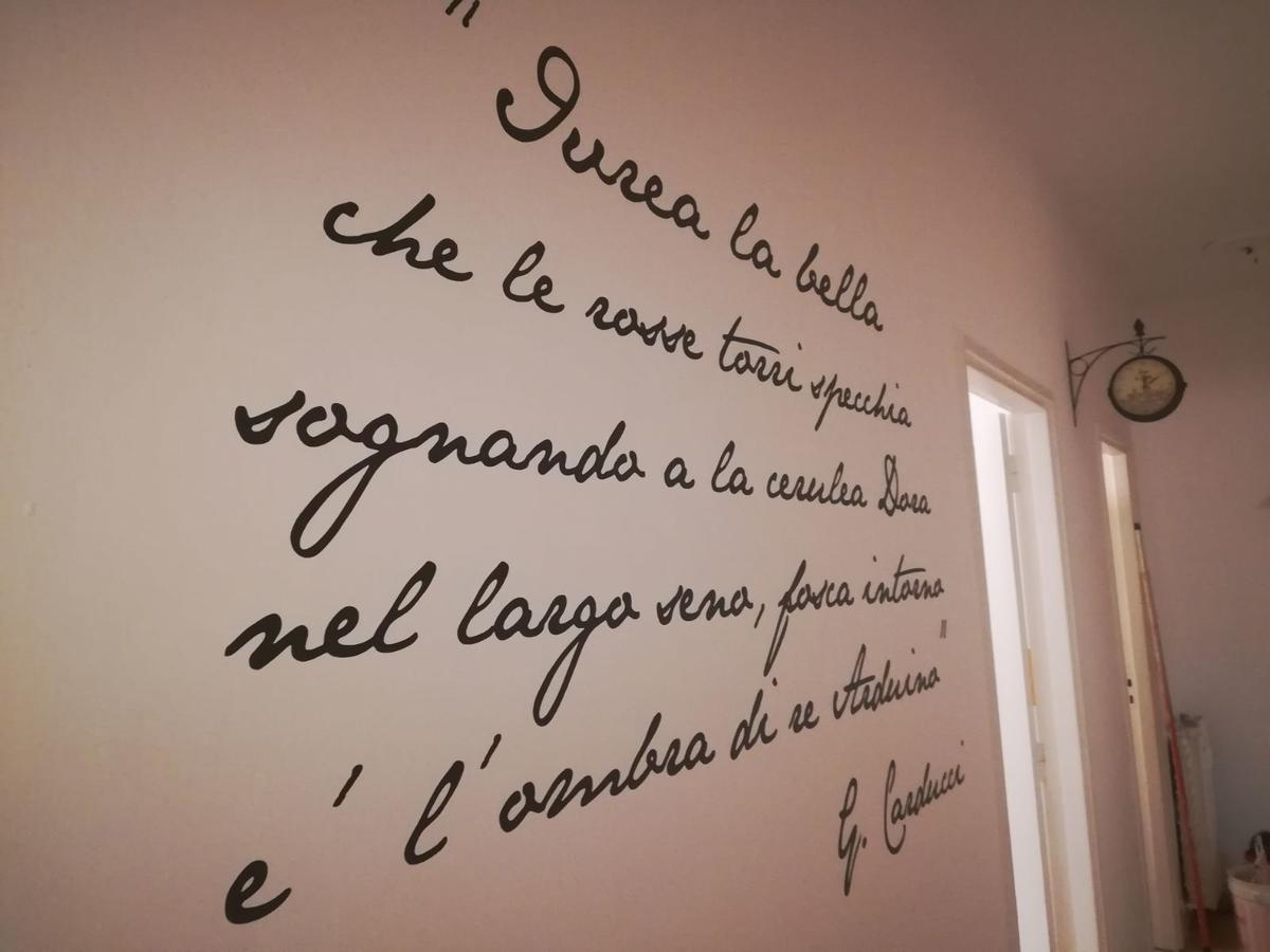 Отель Ivrea La Bella Экстерьер фото